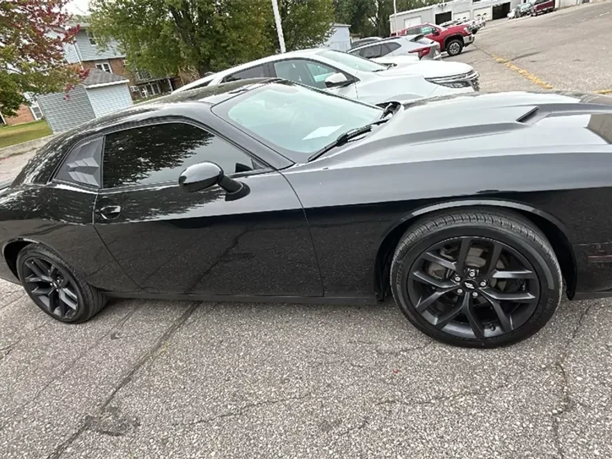 2019 Dodge Challenger SXT photo 1