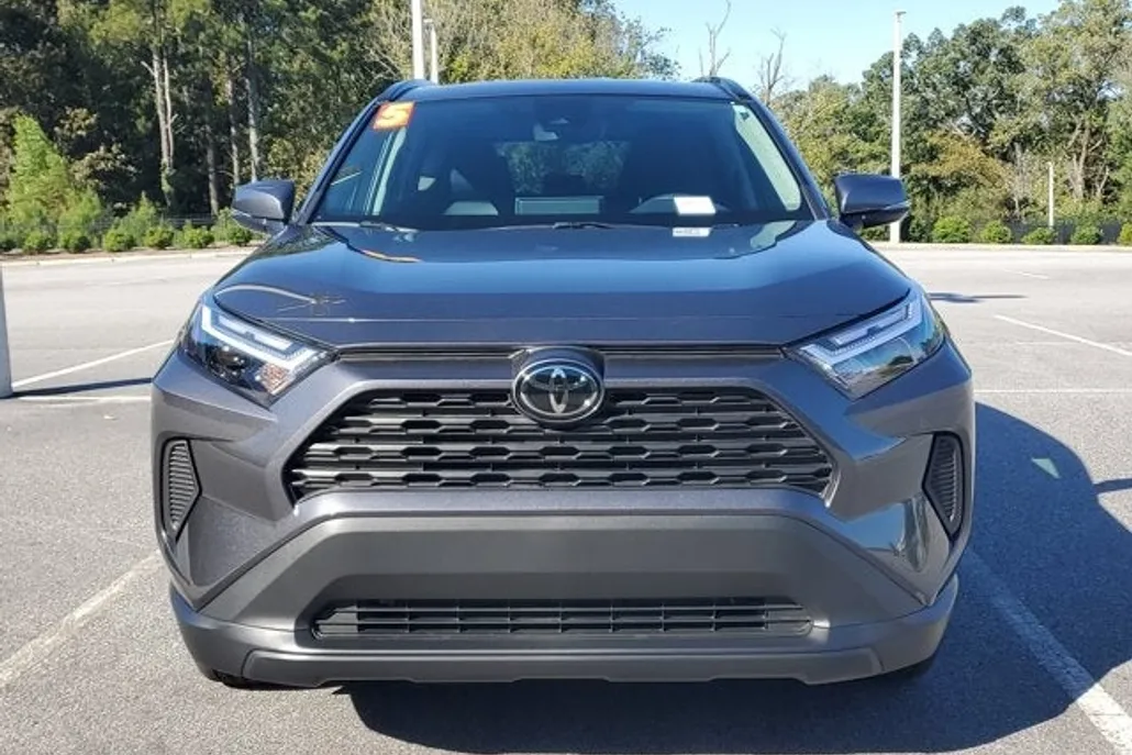 2025 Toyota RAV4 XLE photo 1