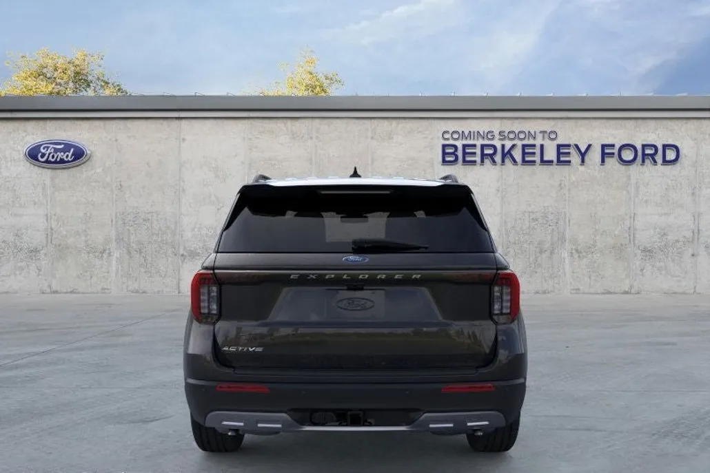 2025 Ford Explorer photo 1