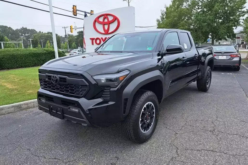 2025 Toyota Tacoma TRD Off-Road Double Cab photo 1