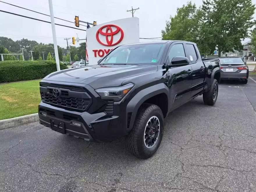 2025 Toyota Tacoma TRD Off-Road Double Cab photo 1