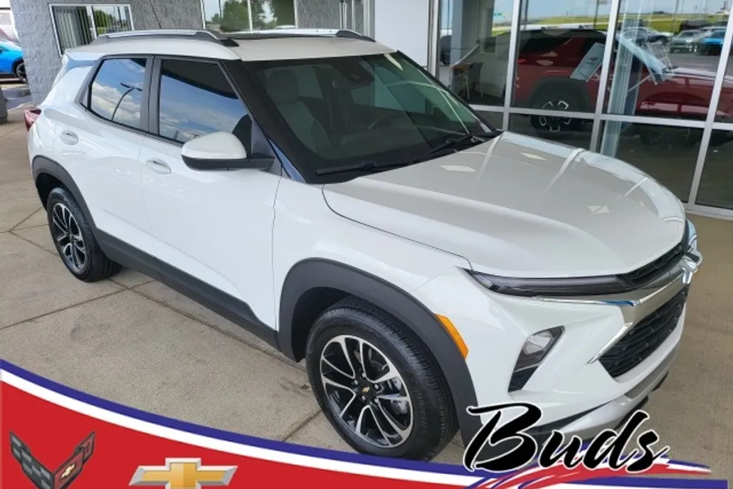 2024 Chevrolet Trailblazer LT photo 1