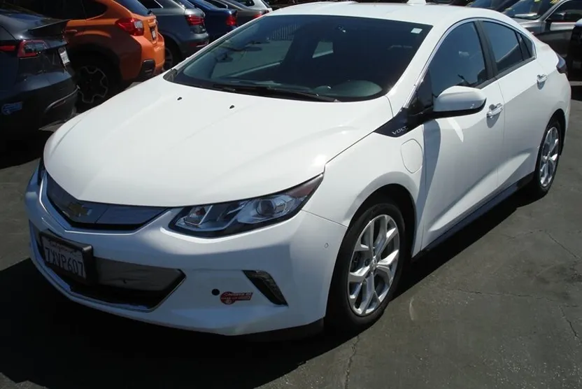 2017 Chevrolet Volt Premier photo 1