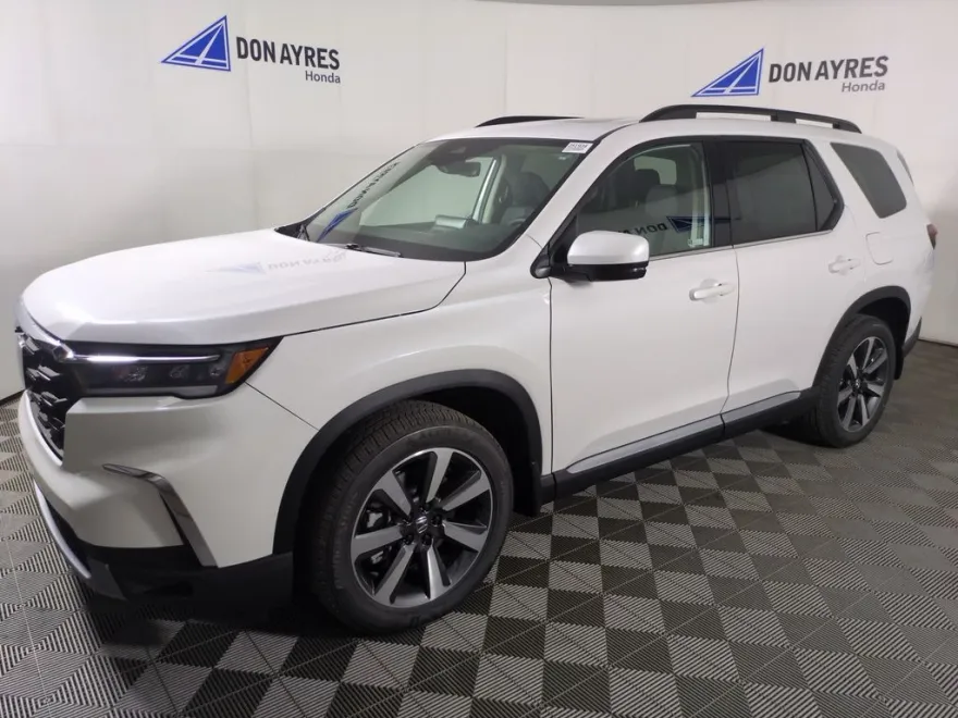 2025 Honda Pilot Touring photo 1