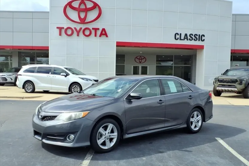 2014 Toyota Camry SE photo 1
