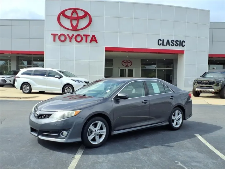 2014 Toyota Camry SE photo 1