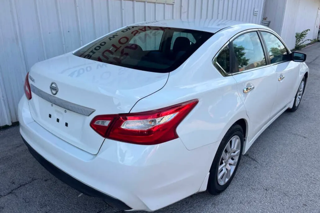 2017 Nissan Altima 2.5 S photo 1