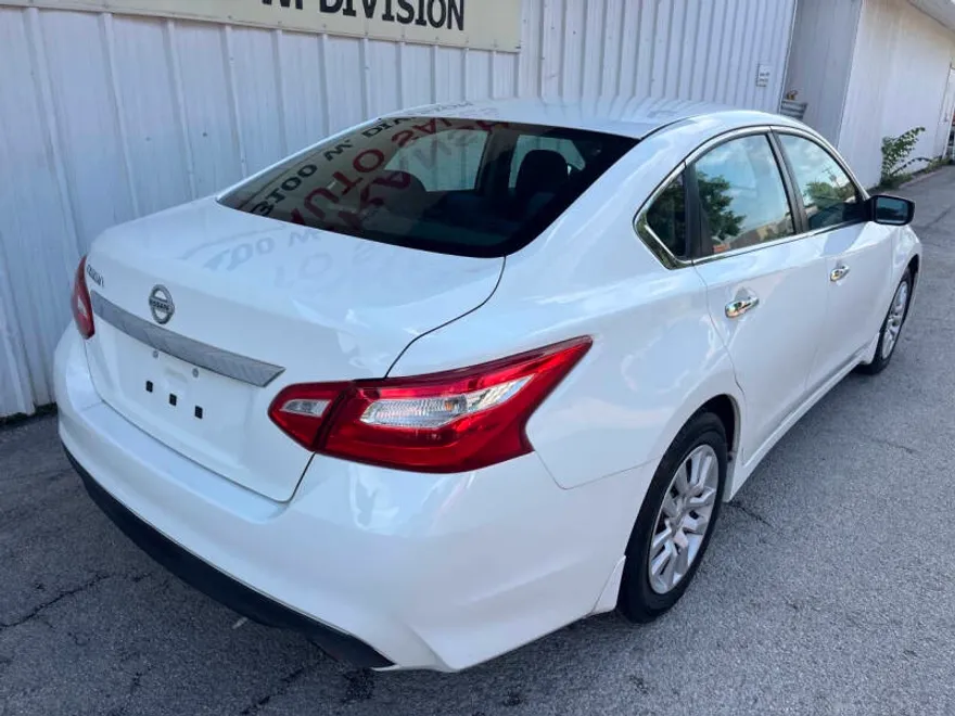 2017 Nissan Altima 2.5 S photo 1