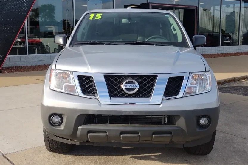 2015 Nissan Frontier SV photo 1