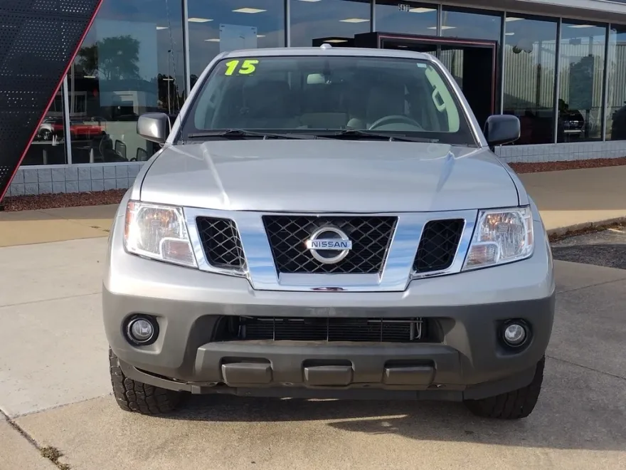 2015 Nissan Frontier SV photo 1