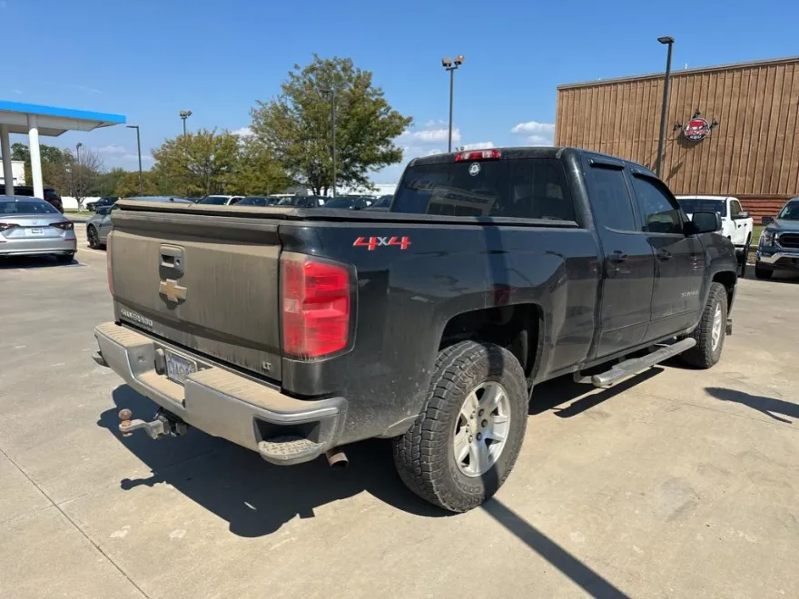 2018 Chevrolet Silverado 1500 LT photo 1