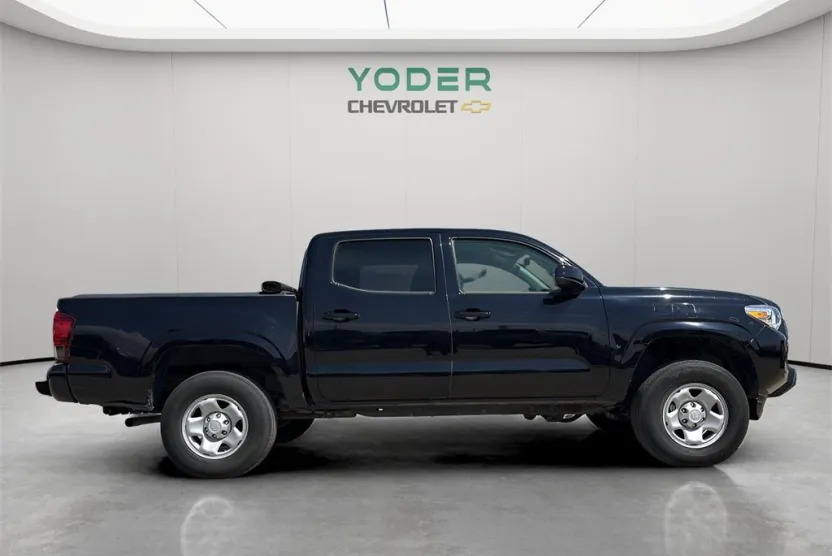 2022 Toyota Tacoma SR5 V6 4x4 photo 1