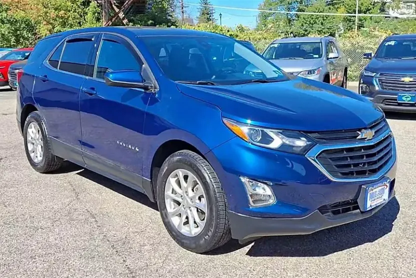2020 Chevrolet Equinox LT photo 1