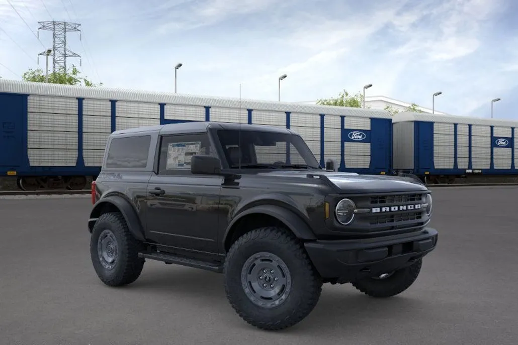 2025 Ford Bronco Base photo 1