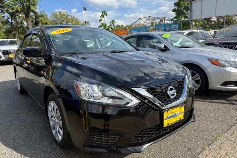 2016 Nissan Sentra SV photo 1