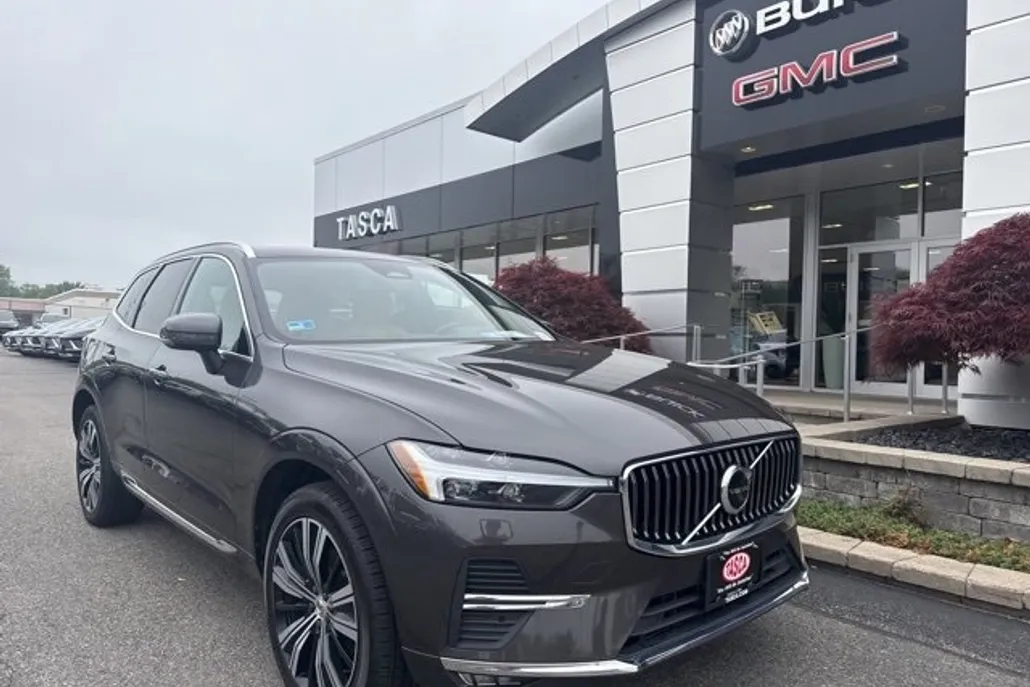 2022 Volvo XC60 B5 Inscription photo 1
