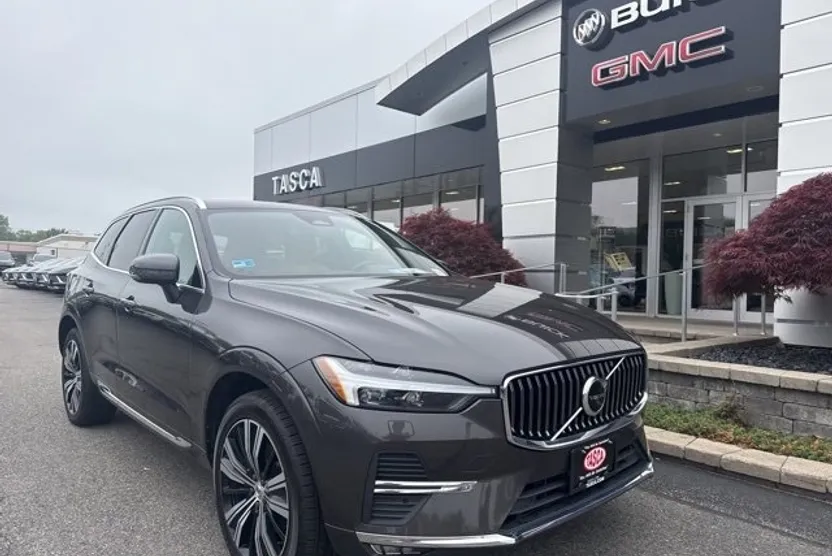 2022 Volvo XC60 B5 Inscription photo 1