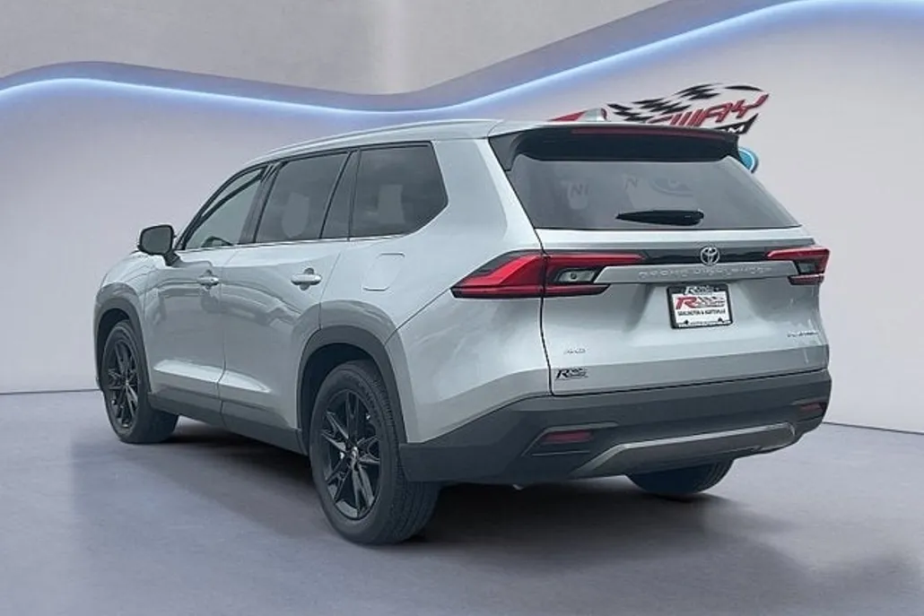 2024 Toyota Grand Highlander Platinum photo 1