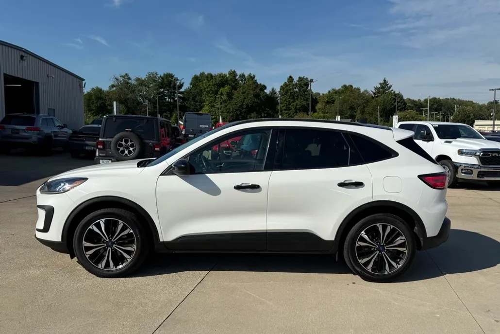 2022 Ford Escape SEL photo 1