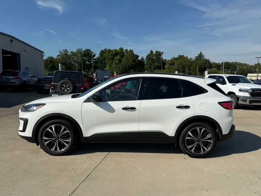 2022 Ford Escape SEL photo 1