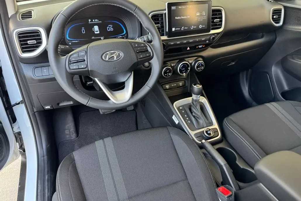 2025 Hyundai Venue SEL photo 1