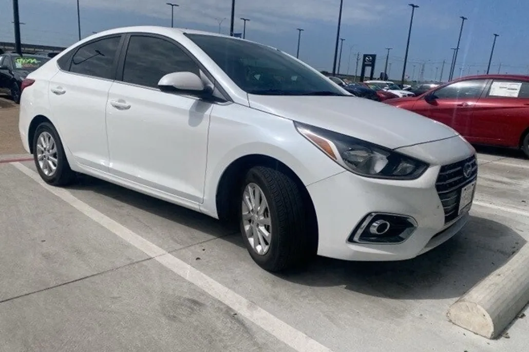 2022 Hyundai Accent SEL photo 1