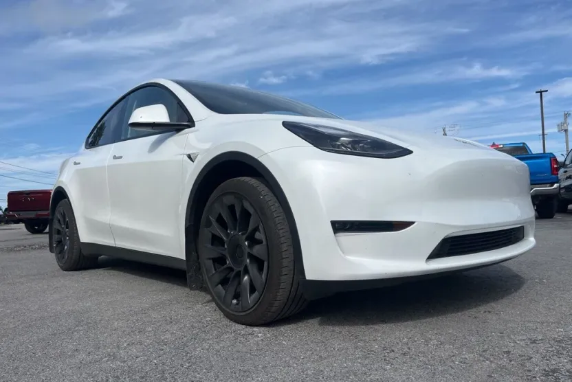 2024 Tesla Model Y Long Range photo 1