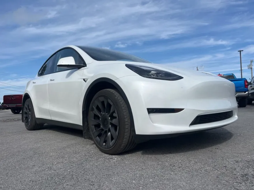 2024 Tesla Model Y Long Range photo 1