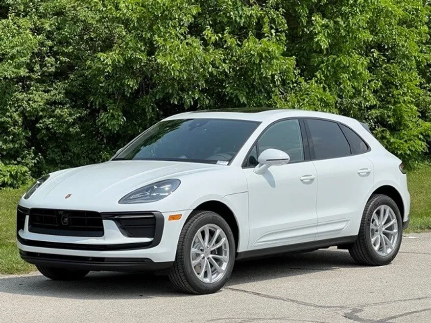 2025 Porsche Macan T photo 1