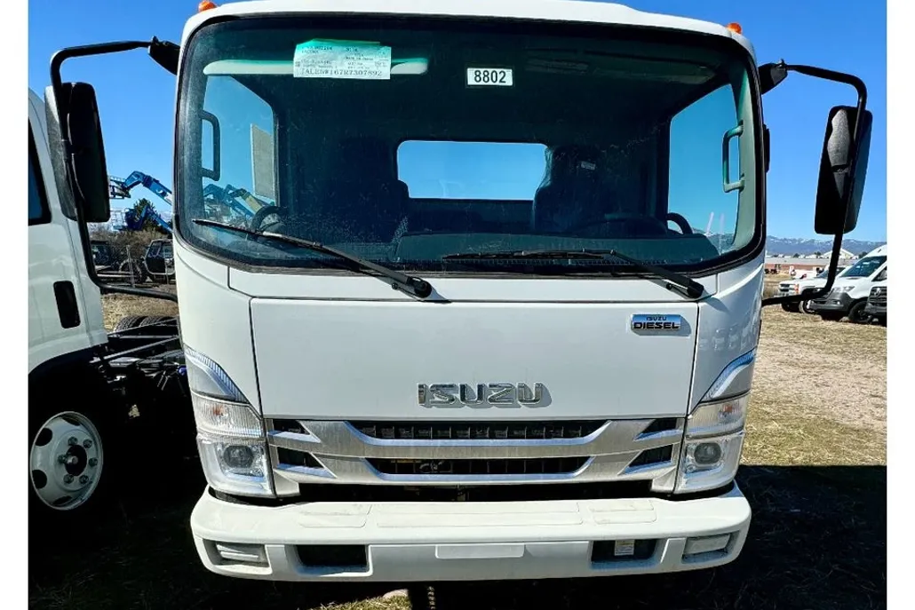 2024 Isuzu NRR photo 1