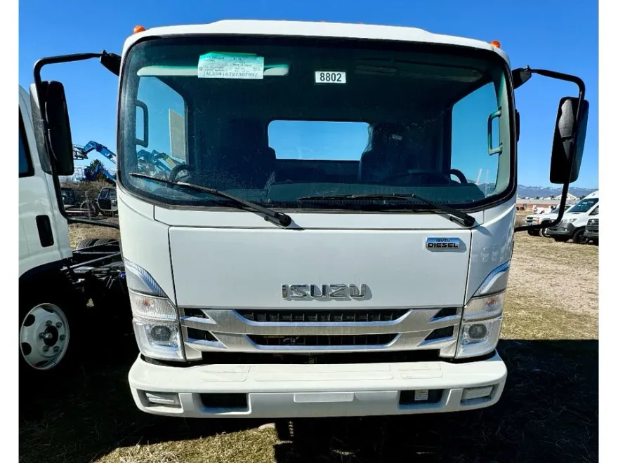 2024 Isuzu NRR photo 1