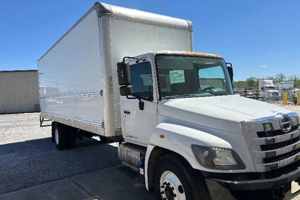 2017 Hino Conventional Type Truck photo 1