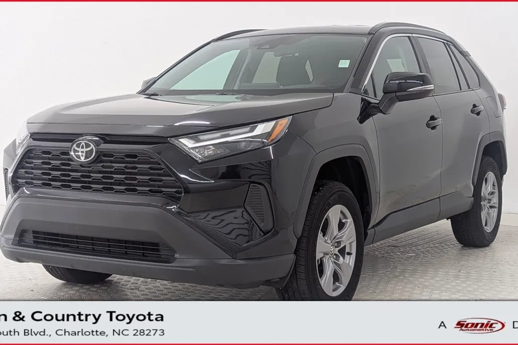 2024 Toyota RAV4 XLE photo 1