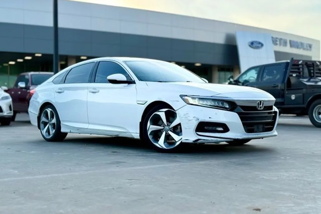 2018 Honda Accord Touring 2.0T photo 1