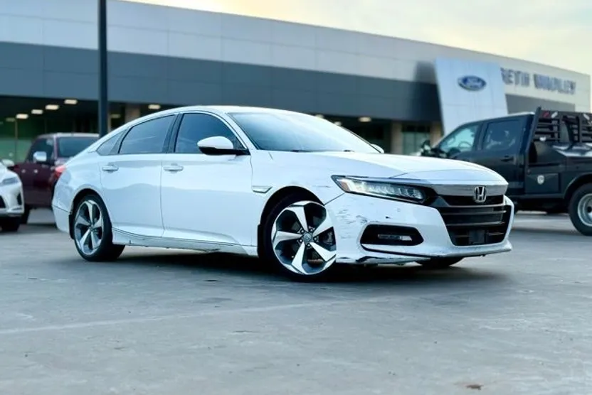 2018 Honda Accord Touring 2.0T photo 1