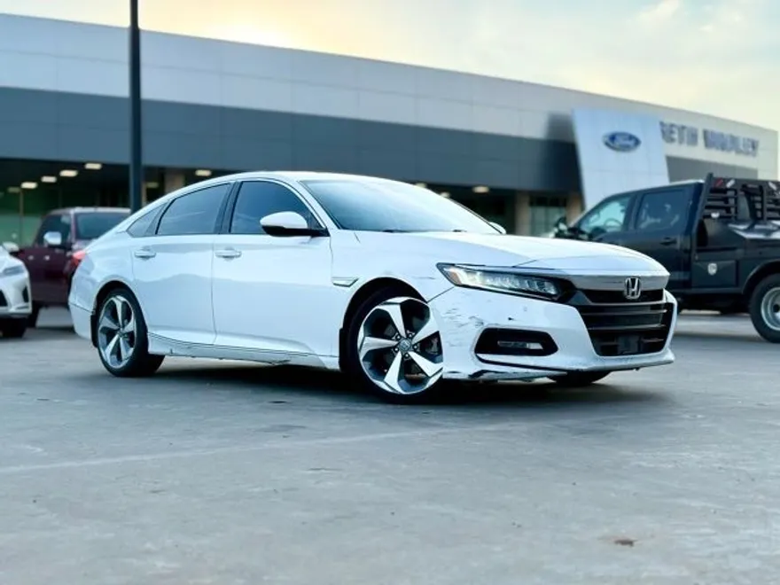 2018 Honda Accord Touring 2.0T photo 1