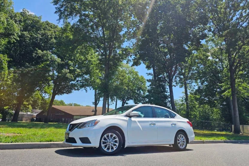 2016 Nissan Sentra SV photo 1