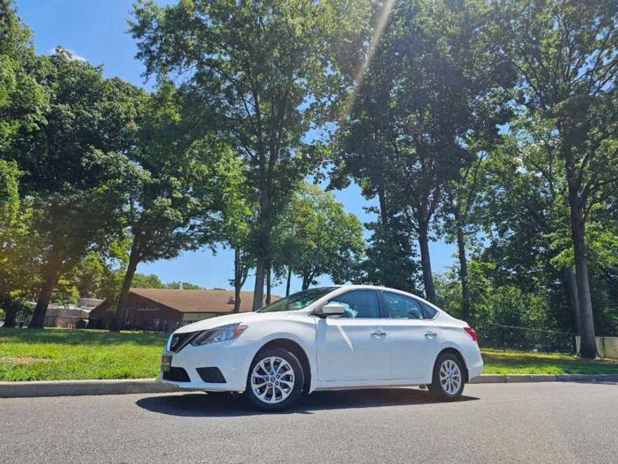 2016 Nissan Sentra SV photo 1