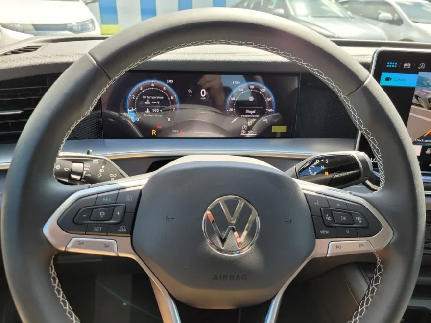 2025 Volkswagen Tiguan SE photo 1