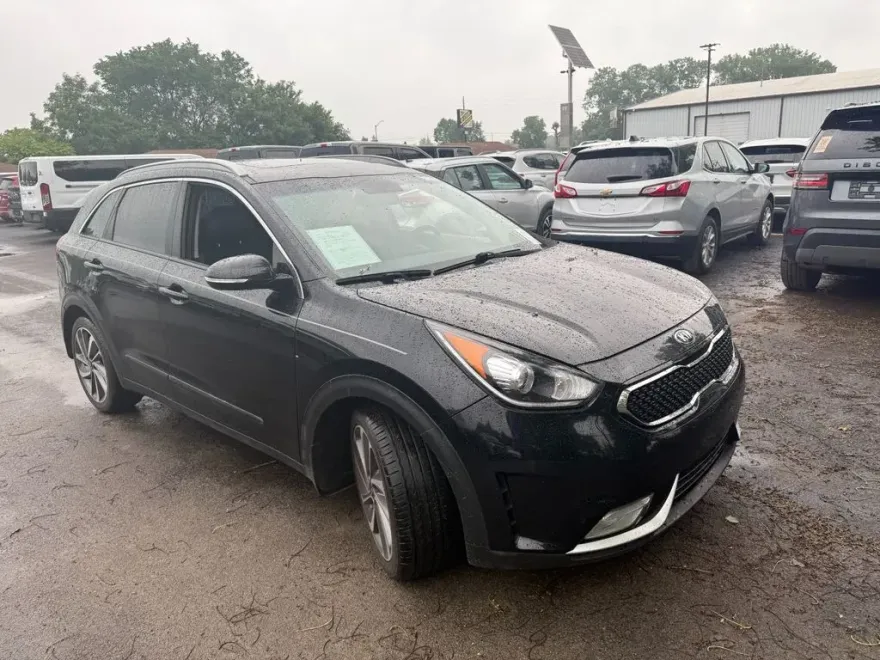 2017 Kia Niro Touring photo 1