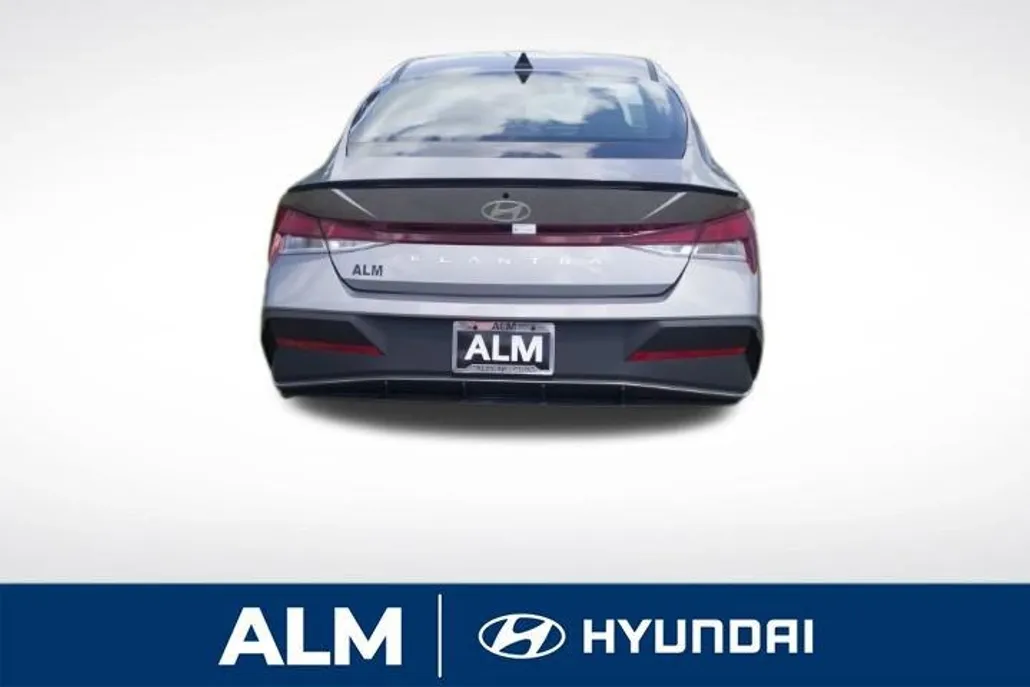 2025 Hyundai Elantra SEL Sport photo 1