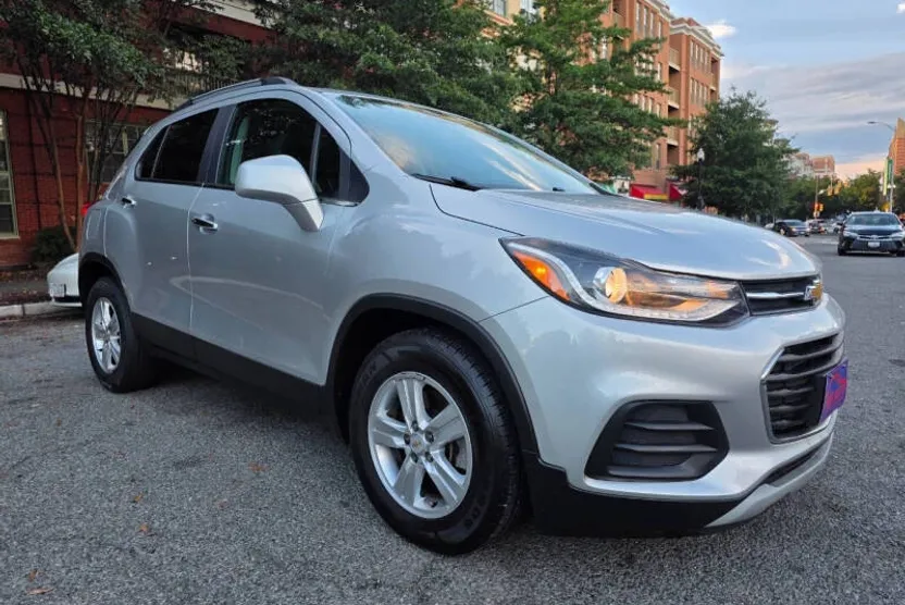2020 Chevrolet Trax LT photo 1