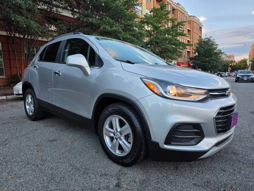 2020 Chevrolet Trax LT photo 1