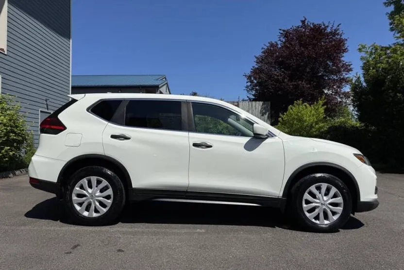 2017 Nissan Rogue S photo 1
