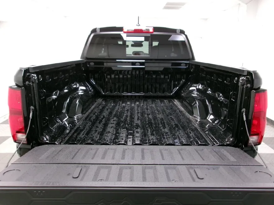 2025 Chevrolet Colorado Z71 photo 1