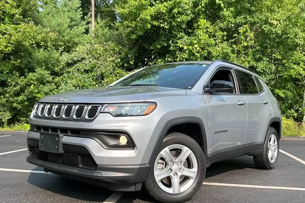 2023 Jeep Compass Latitude photo 1