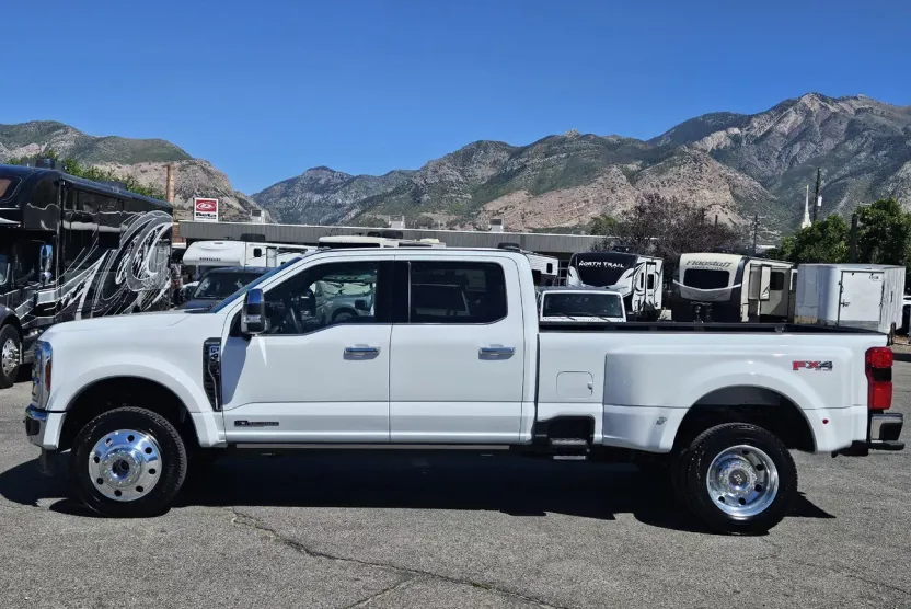 2025 Ford F-450 King Ranch photo 1