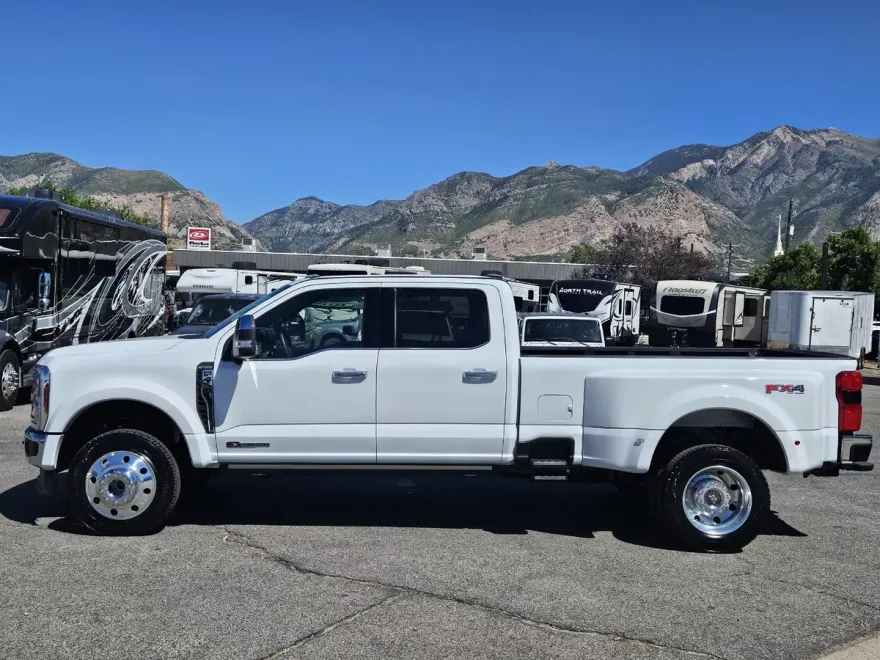 2025 Ford F-450 King Ranch photo 1
