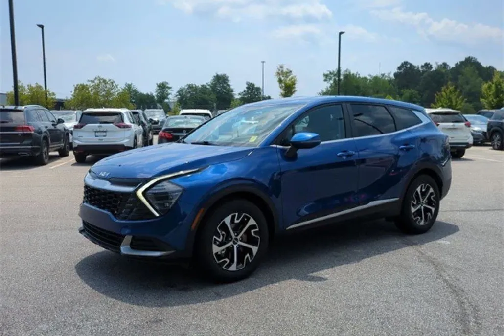 2025 Kia Sportage EX photo 1