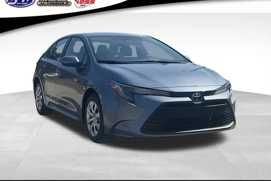2024 Toyota Corolla LE photo 1